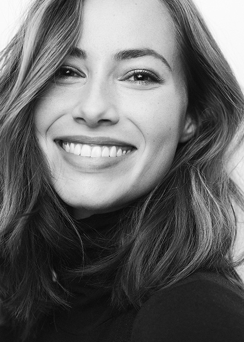 Black and white image of lady smiling.